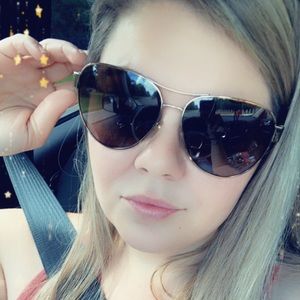 Meet your Posher, Brittney